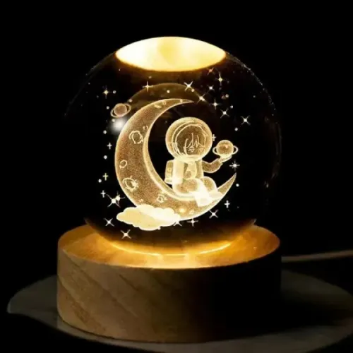 Ay Üstünde Astronot Tasarımlı Işıklı Cam Küre (6 cm)